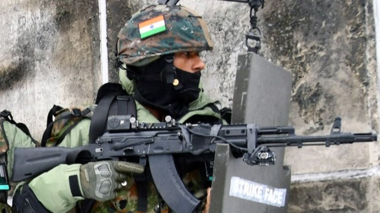 আমেথিত নিৰ্মাণ ভাৰতৰ শ্বেৰ, ২০২৫ চনৰ শেষভাগলৈ সম্পূৰ্ণ থলুৱাভাৱে নিৰ্মাণ হ’ব AK-203 এছাল্ট ৰাইফল