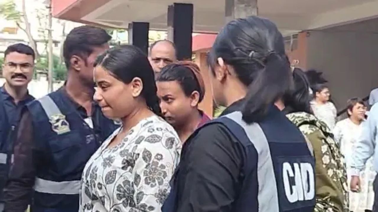 কটকটীয়া নিৰাপত্তাৰ মাজেৰে ইতিমধ্যে হাফলং কাৰাগাৰত উপস্থিত হৈছে দুয়োগৰাকী অভিযুক্ত। কাৰাগাৰলৈ নিয়াৰ পূৰ্বে হাফলঙৰ মুখ্য ন্যায়িক দণ্ডাধীশ (চিজেএম) আদালতত হাজিৰ কৰোৱা হয় শেখৰ জ্যোতি গোস্বামী আৰু অমৃতপ্ৰভা মহন্তক।