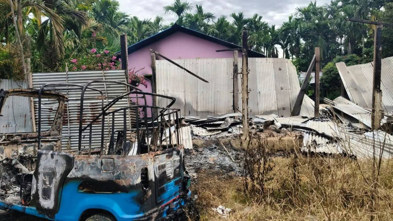 গাঁওবাসী শুই থকা অৱস্থাতে নগা দুৰ্বৃত্তই চলায় এনে ভয়ানক অত্যাচাৰ। গাঁওখনত এফালৰ পৰা অগ্নিসংযোগ কৰাৰ লগতে গুলিচালনা আৰু গ্ৰেনেডেৰে আক্ৰমণ কৰা বুলিও অভিযোগ উঠিছে। এনে আক্ৰমণত সম্পূৰ্ণৰূপে ধ্বংস হয় টেঙাতল জালাল বস্তি নামৰ গাঁওখন।