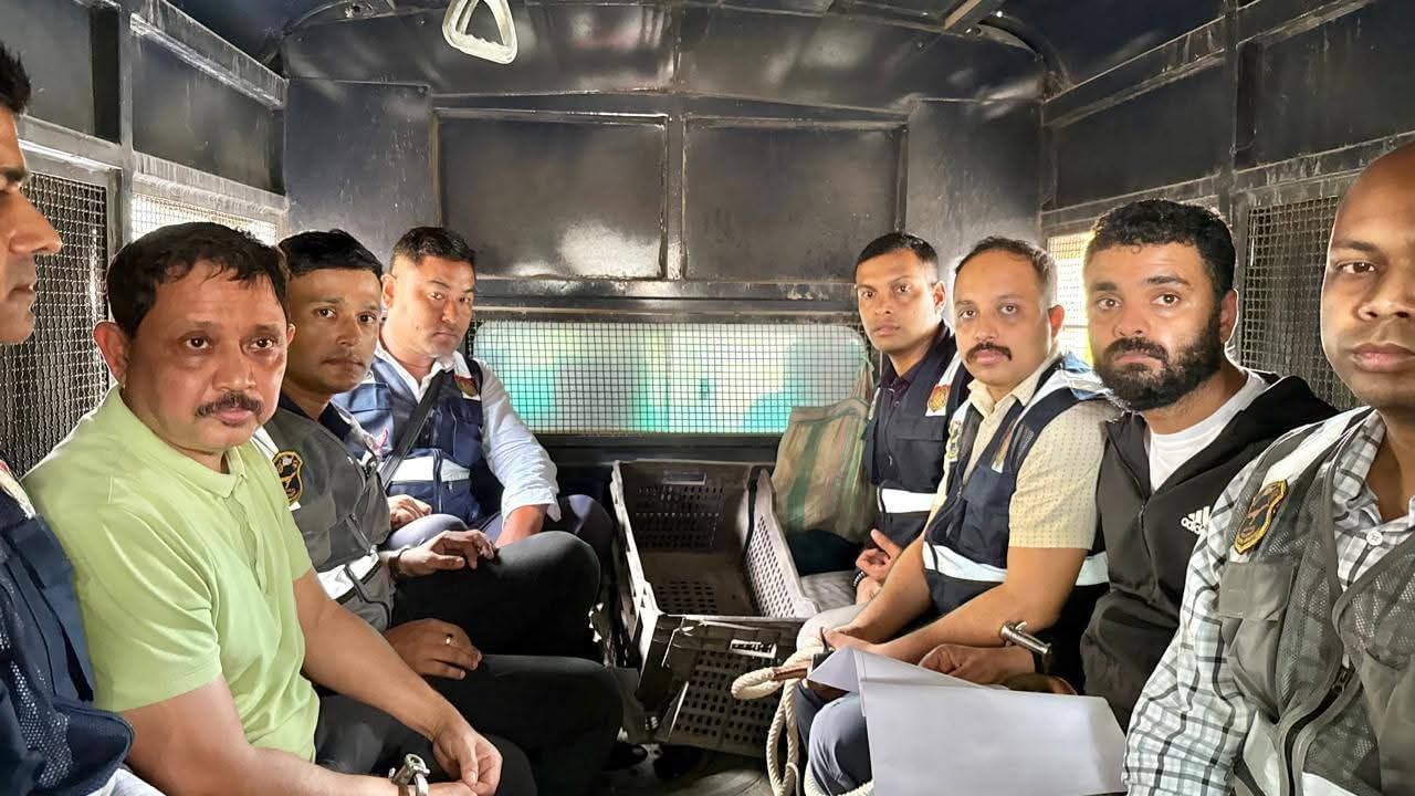 ১৪ দিনৰ আৰক্ষীৰ জিম্মালৈ প্ৰেৰণ কৰা হৈছে শ্যামকানু মহন্ত আৰু সিদ্ধাৰ্থ শৰ্মাক। জুবিন গাৰ্গৰ মৃত্যুৰ গোৰচত মূল অভিযুক্ত এই দুয়োগৰাকীকে দিল্লীৰ পৰা গ্ৰেপ্তাৰ কৰে আৰক্ষীয়ে।