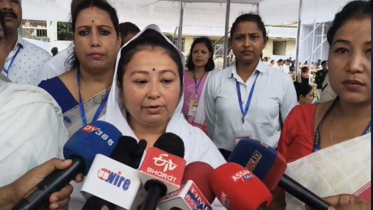 আদ্যশ্ৰাদ্ধৰ দিনা যোৰহাটবাসীৰ কৃতজ্ঞ গৰিমা শইকীয়া গাৰ্গৰ। তেওঁ কয়, ‘জুবিন নাই যদিও মই আপোনালোকৰ বোৱাৰী। মোক আপোনালোক এৰি নিদিব। নিজৰ ঠাইত মানুহখিনি মোৰ সদায় আপোন হৈ থাকিব।’