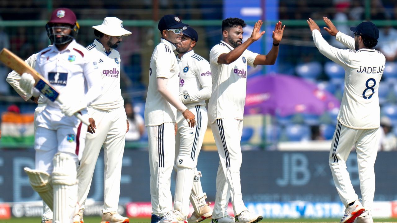 দিল্লীৰ অৰুণ জেটলী ষ্টেডিয়ামত ৱেষ্ট ইণ্ডিজৰ বিপক্ষে চলি থকা দ্বিতীয় টেষ্টতো ইনিংছ ব্যৱধানত জয়ৰ সম্ভাৱনা গঢ়ি তুলিছে ভাৰতীয় দলে। মেচৰ আজি তৃতীয় দিনা ভাৰতীয় দলে নিয়ন্ত্ৰিত বলিঙেৰে ৱেষ্ট ইণ্ডিজক ২৪৮ ৰানতে বান্ধি ৰাখে।