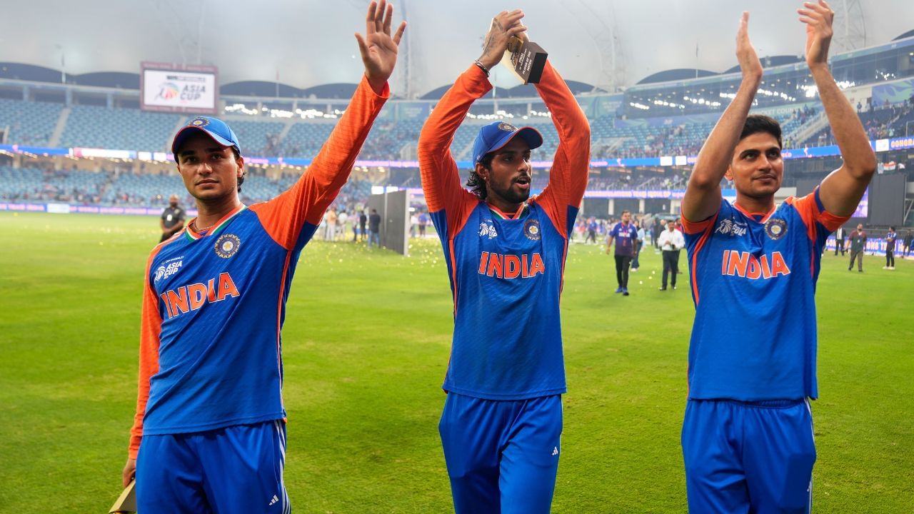 এই মেচখনৰ বাবে ভাৰতীয় দলৰ মূল একাদশ ইতিমধ্যে নিশ্চিত কৰা হৈছে। কেনবেৰাত প্ৰথম মেচত অৱতীৰ্ণ হোৱা দলটোৱেই আজি মেলবৰ্ণতো দেখা পোৱা যাব। অপেনাৰদ্বয় অভিষেক আৰু গিলৰ ওপৰত আজি দৃষ্টি নিবদ্ধ হ’ব সকলোৰে।