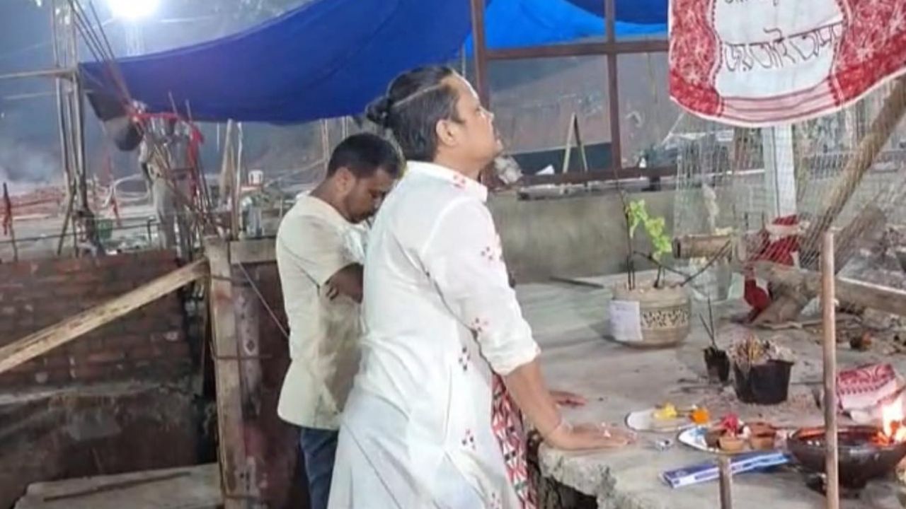 নিশা সোণাপুৰৰ জুবিন ক্ষেত্ৰত সংগীত শিল্পী মানস ৰবীন। চৰকাৰৰ লগতে মুখ্যমন্ত্ৰীক SOP প্ৰত্যাহাৰৰ বাবে জনালে আহ্বান।