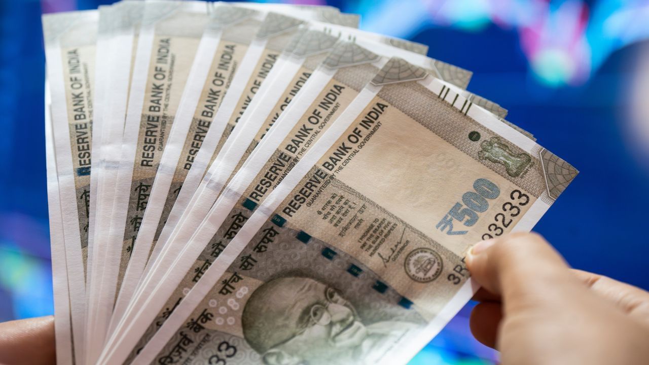 পিপিএফ আঁচনিখনে বছৰি প্ৰায় ৭.১% কৰমুক্ত সুতৰ হাৰ প্ৰদান কৰে। অৰ্থাৎ উপাৰ্জন কৰা সুতৰ ওপৰত কোনো ধৰণৰ কৰ দিব নালাগিব। যিসকলে কৰ ৰাহি কৰিব বিচাৰে আৰু ৰিস্ক নোহোৱাকৈ নিজৰ ধন বৃদ্ধি কৰিব বিচাৰে তেওঁলোকৰ বাবে এই আঁচনি অতি উত্তম।