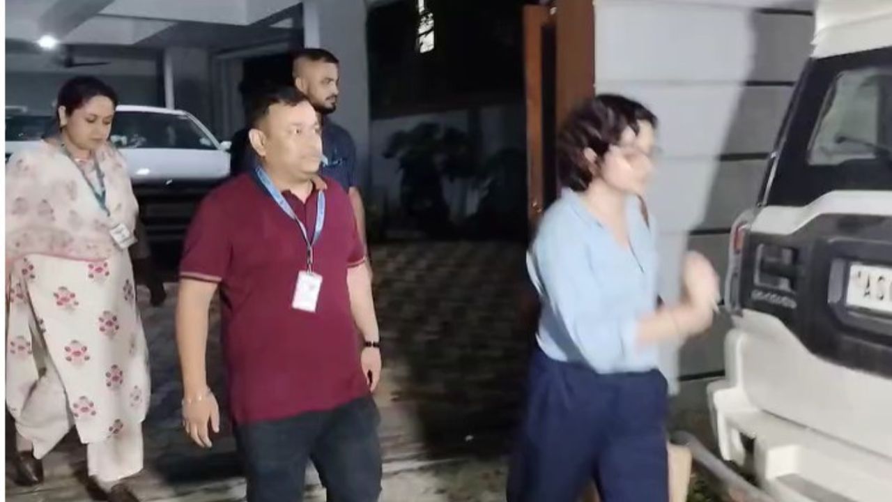 কৰ ফাঁকিৰ বাবে বিনয় কুমাৰ আগৰৱালাক ৩ অক্টোবৰত হাজিৰ হ'বলৈ কোৱা হৈছিল, কিন্তু হোৱা নাছিল।