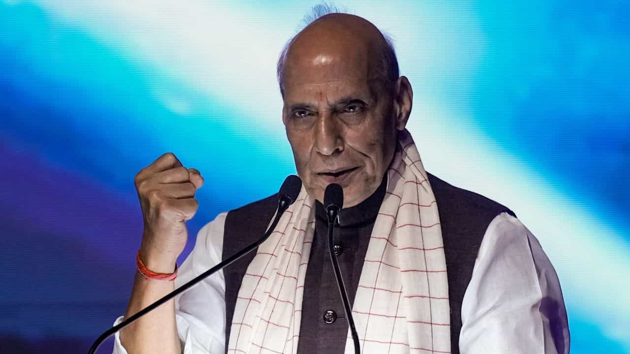 সলনি হৈ পৰিব ইতিহাস-ভূগোল! ছাৰ ক্ৰিকৰ পৰা পাকিস্তানক কঠোৰ সকীয়নি ৰাজনাথ সিঙৰ