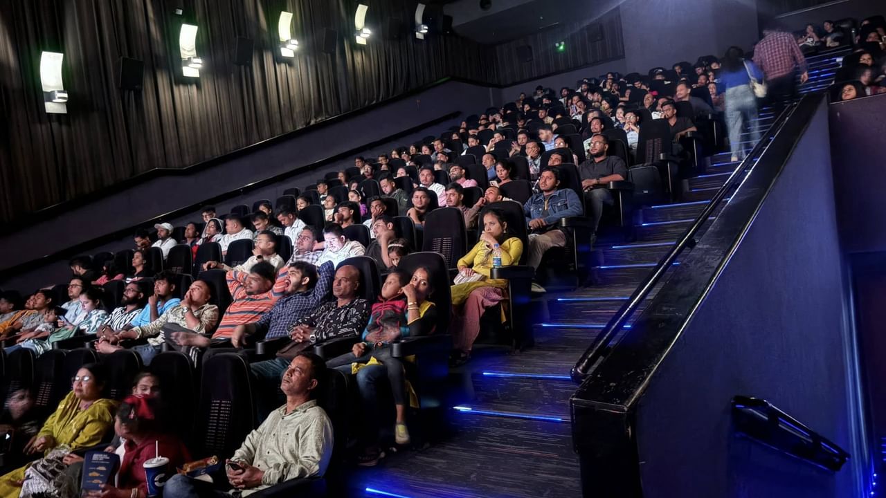 উল্লেখ্য যে,আজি দিঠক হ’ল প্রাণ শিল্পীগৰাকীৰ হেঁপাহৰ সপোনটো। এসপ্তাহলৈ ৰাজ্যৰ আটাইকেইটা ছবিগৃহতে প্ৰতিটো দৰ্শনীয়ে হাউচফুল। ছবিখনৰ অন্তিম দৰ্শনী নিশা ১১.৩০ বজাত অনুষ্ঠিত হ’ব। অসমীয়া ছবিকলৈ জুবিন গাৰ্গে দেখা সপোন যেন “ৰৈ ৰৈ বিনালে”ৰ জৰিয়তে পূৰ্ণ হৈছে।