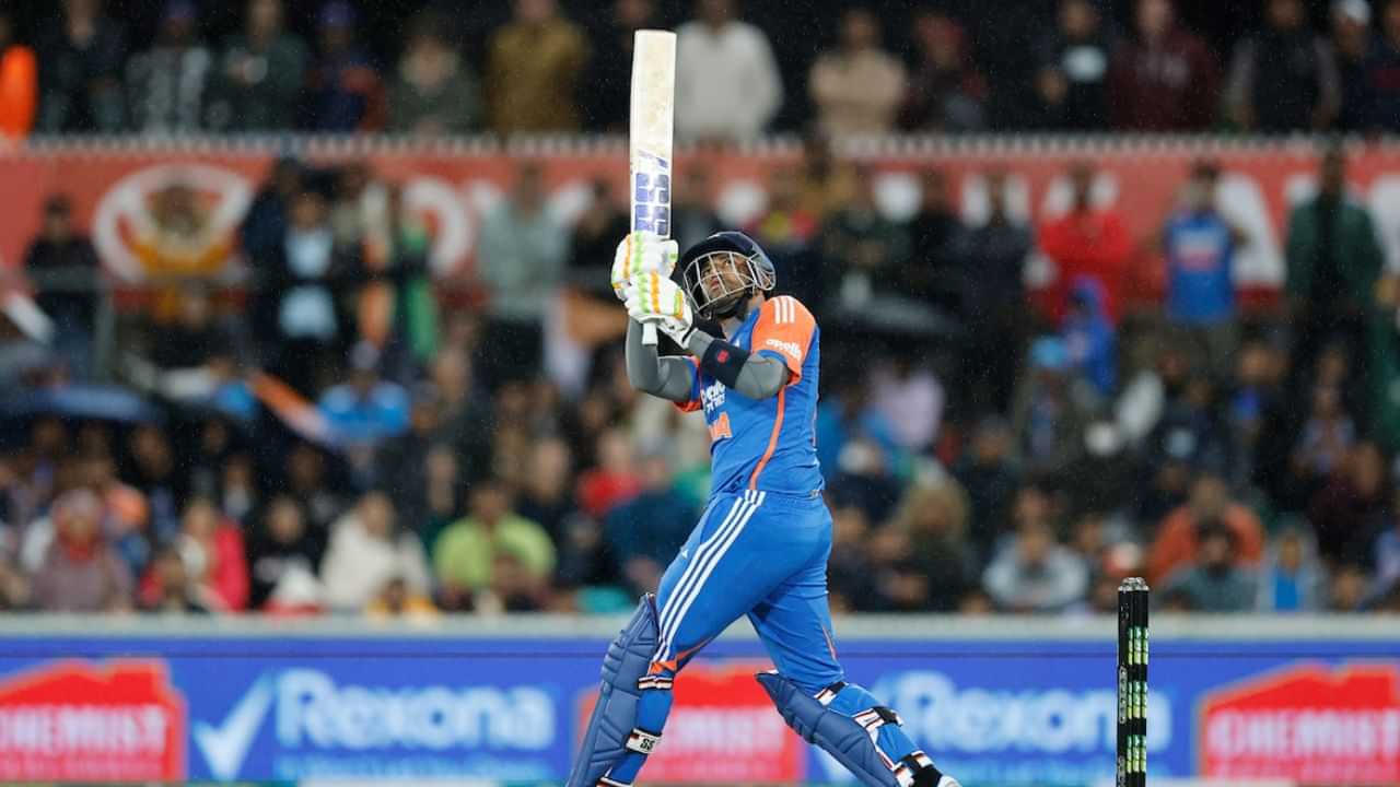 টি-২০ ক্ৰিকেটত অভিলেখ ৰচিলে সূৰ্যকুমাৰ যাদৱে, চেৰ পেলালে হিটমেন ৰোহিতক টি-২০ ক্ৰিকেটত অভিলেখ ৰচিলে সূৰ্যকুমাৰ যাদৱে, চেৰ পেলালে হিটমেন ৰোহিতক