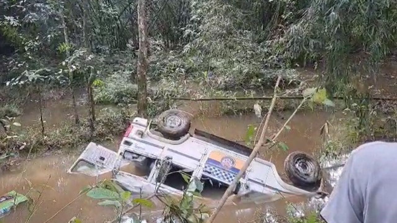 ৰাজ্যত সংঘটিত হৈছে আন এক শোকাৱহ দুৰ্ঘটনা। মহা নৱমীৰ দিনা নিশা টীয়কত দুৰ্ঘটনাত পতিত ভগামুখ আৰক্ষীৰ বাহন।