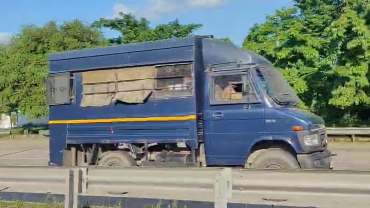 ইতিপূৰ্বে যোৱা ৩ অক্টোবৰত জুবিন গাৰ্গৰ মৃত্যুৰ গোচৰৰ তদন্ত চলাই থকা SIT- এ শেখৰ জ্যোতি গোস্বামী আৰু অমৃতপ্ৰভা মহন্তক গ্ৰেপ্তাৰ কৰিছিল। ইয়াৰ পিছতে দুয়োকে ১৪ দিনৰ চি আই ডি জিম্মালৈ প্ৰেৰণ কৰা হৈছিল।