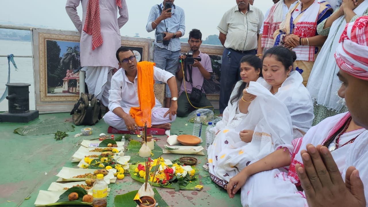 Zubeen Garg Ashes Immersed In Brahmaputra (1)
