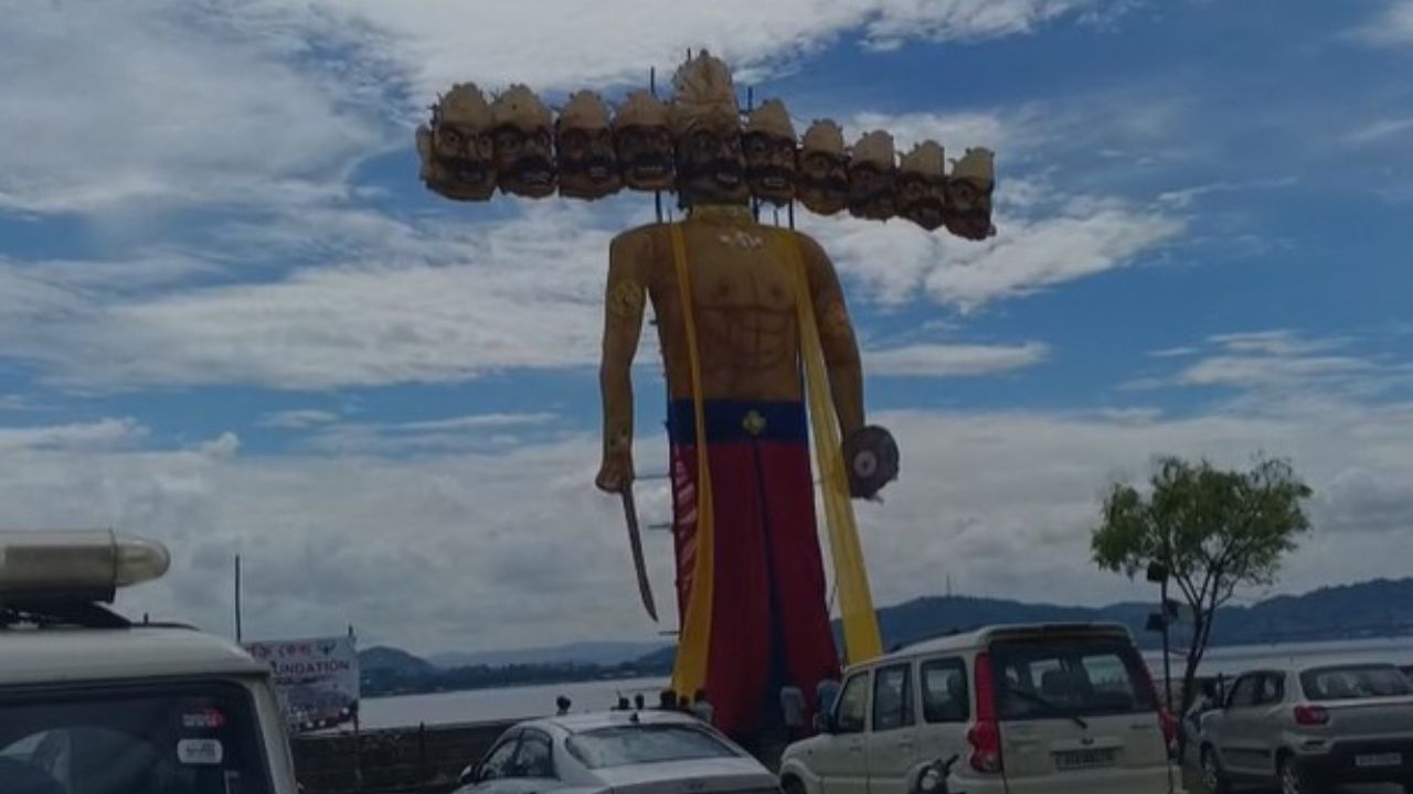 উত্তৰ গুৱাহাটীত জ্বলিল দশাননৰ সুউচ্চ প্ৰতীকী