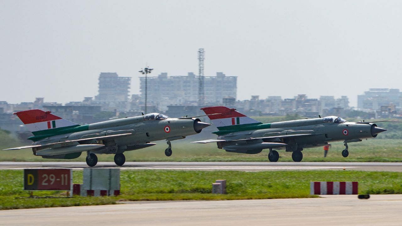 খাজুৰাহোত নিৰ্মিত বায়ুসেনাৰ ঘাটিত কি কি সুবিধা থাকিব? খাজুৰাহোত নিৰ্মিত বায়ুসেনাৰ ঘাটিত কি কি সুবিধা থাকিব?