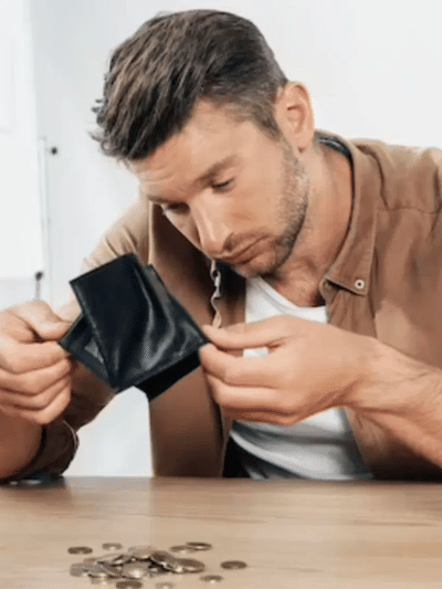 এই ৫টা অভ্যাসে মানুহক কৰি তোলে দৰিদ্ৰ! জানক সকলো…