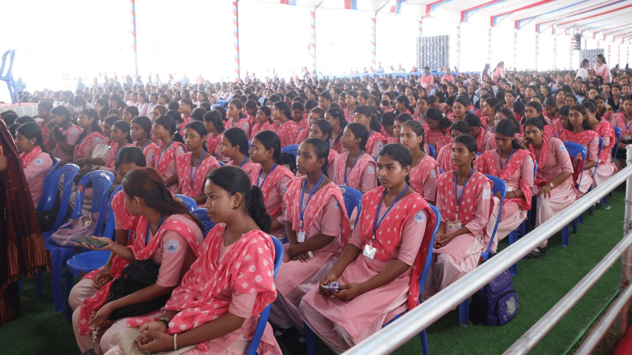 শৰ্মাই কয় যে,বাল্য বিবাহ ৰোধত এই আঁচনিয়ে গুৰুত্বপূৰ্ণ ভূমিকা পালন কৰিছে। আগতে বহু ছোৱালী সোনকালে বিয়া হৈছিল। এয়া ৰোধ কৰিবলৈ চৰকাৰে বহু ব্যৱস্থা গ্ৰহণ কৰিছে। মহাবিদ্যালয়ত ছাত্ৰীৰ নামভৰ্তি বিনামূলীয়া কৰিছে, লগতে নৱম শ্ৰেণীৰ ছাত্ৰীক চাইকেল, উচ্চতৰ মাধ্যমিকত সুখ্যাতিৰে উত্তীৰ্ণসকলত স্কুটী দিয়া আদিৰ ব্যৱস্থা কৰা হৈছে।