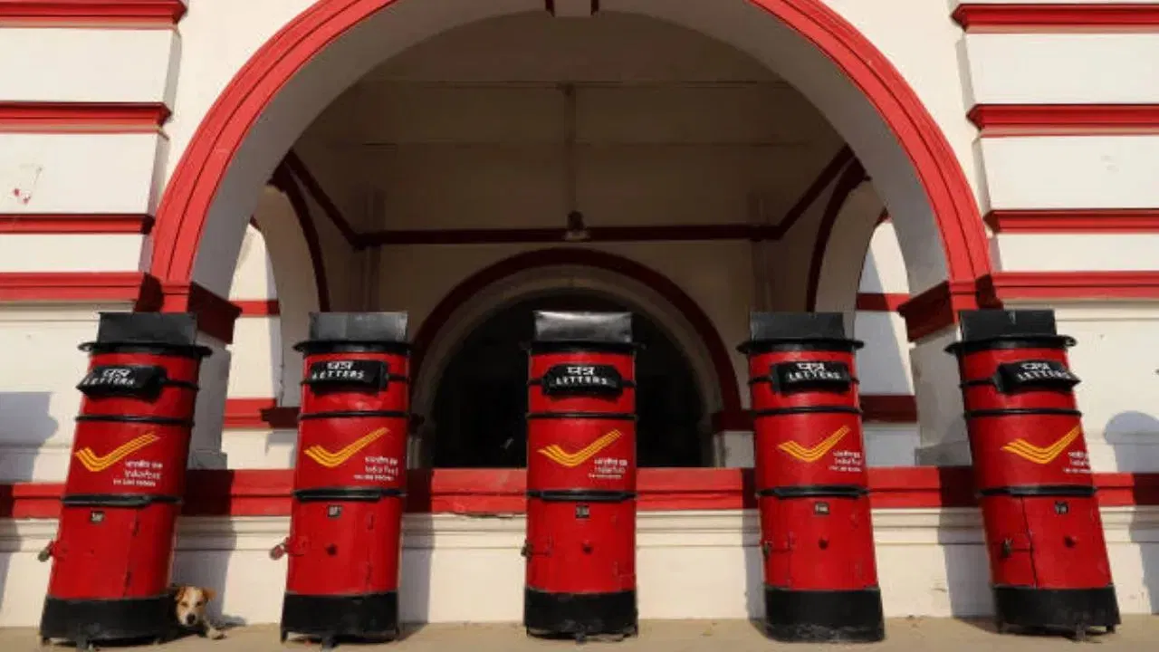 এই আঁচনিখন চৰকাৰৰ সমৰ্থিত বাবে সম্পূৰ্ণ নিৰাপদ। ষ্টক মাৰ্কেট বা মিউচুৱেল ফাণ্ডৰ দৰে ইয়াৰ কোনো উঠা-নমা নহয়। আপোনাৰ ধনৰ সুত নিৰ্দিষ্ট হৈ থাকে, যাৰ ফলত আপোনাৰ বিনিয়োগ নিৰাপদ হোৱাটো নিশ্চিত হয়।