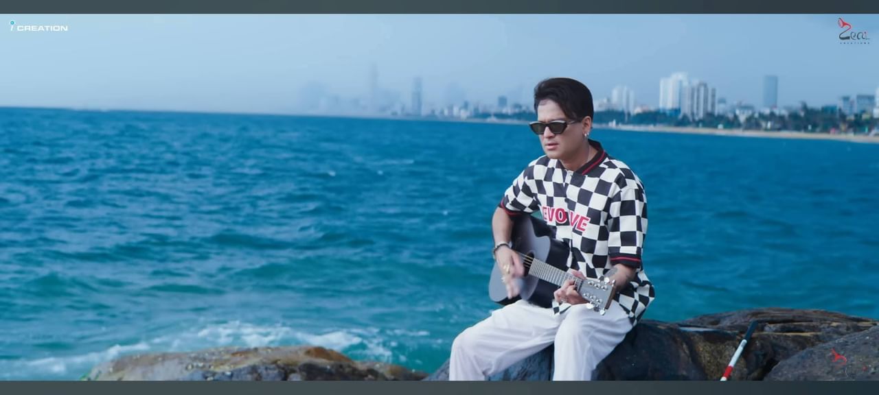 উৎকণ্ঠাৰ অৱসান ঘটাই আজি ছবিগৃহত মুক্তি পালে ‘ৰৈ ৰৈ বিনালে’। এইখন আছিল জুবিন গাৰ্গৰ সপোনৰ ছবি। মুক্তিৰ দিনাই অসমীয়া ছবিৰ বুৰঞ্জীত ইতিহাসৰ নতুন পাতনি মেলিলে জুবিন গাৰ্গ অভিনীত 'ৰৈ ৰৈ বিনালে'। অভিলেখ সৃষ্টিৰে পুৱতি নিশা আৰম্ভ হ’ল দৰ্শনী।