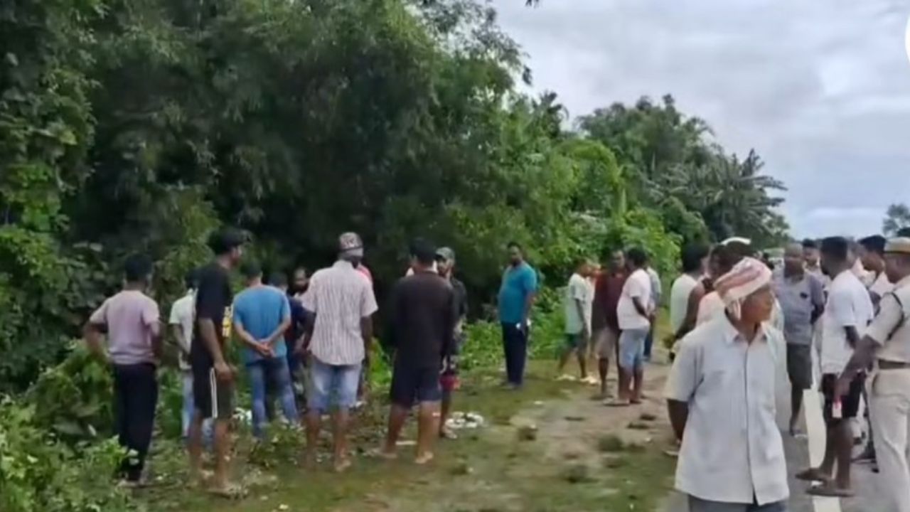 বাহনখনত আছিল যুৱতীসহ দূজনকৈ লোক । থিতাতে নিহত বাহনখনত থকা দুজন আৰোহী।