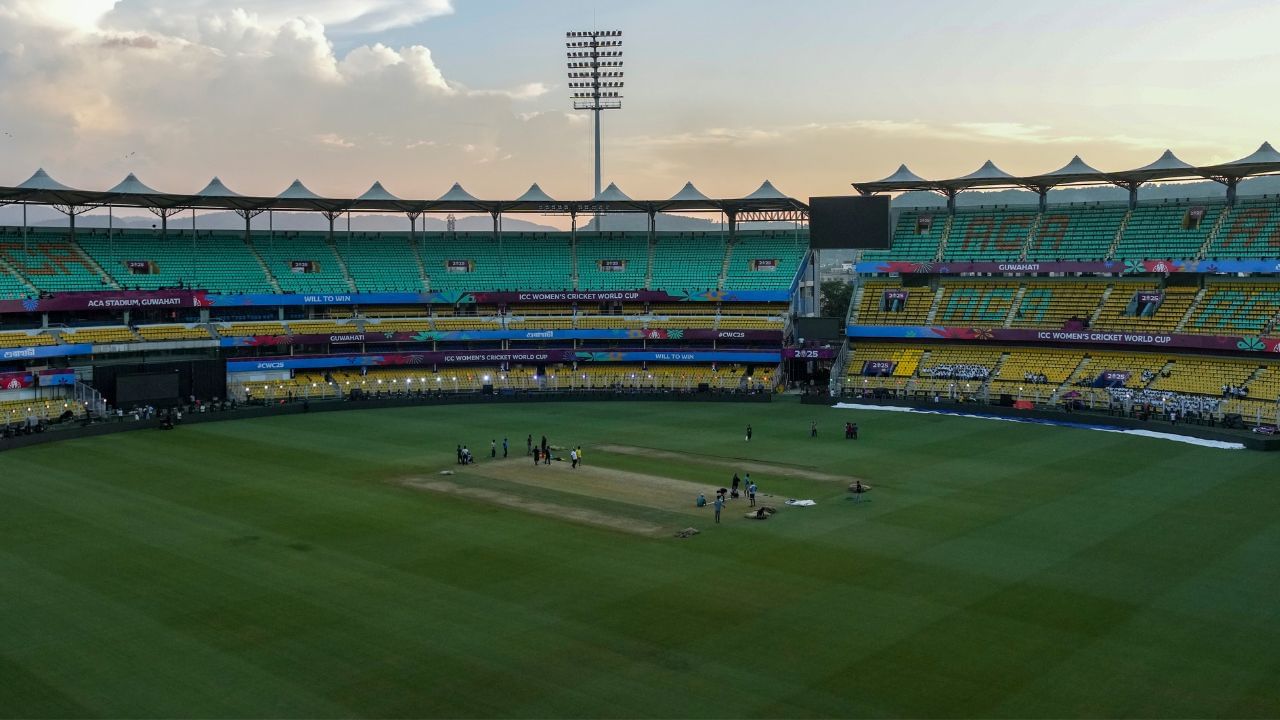 ৰাজ্যৰ ক্ৰিকেটপ্ৰেমী আজি সাক্ষী হ’ব এক ঐতিহাসিক ক্ষণৰ। প্ৰথমবাৰৰ বাবে গৃহৰাজ্যত টেষ্ট ক্ৰিকেট উপভোগৰ অনন্য সুযোগ লাভ কৰিব ৰাজ্যৰ ক্ৰিকেট অনুৰাগীসকলে। আৰু মাত্ৰ কেইটামান ঘণ্টাৰ পিছতে অন্ত পৰিব এই স্বৰ্ণিল ক্ষণৰ বাবে ক্ৰিকেটপ্ৰেমীৰ দীৰ্ঘসময়ৰ অপেক্ষা।