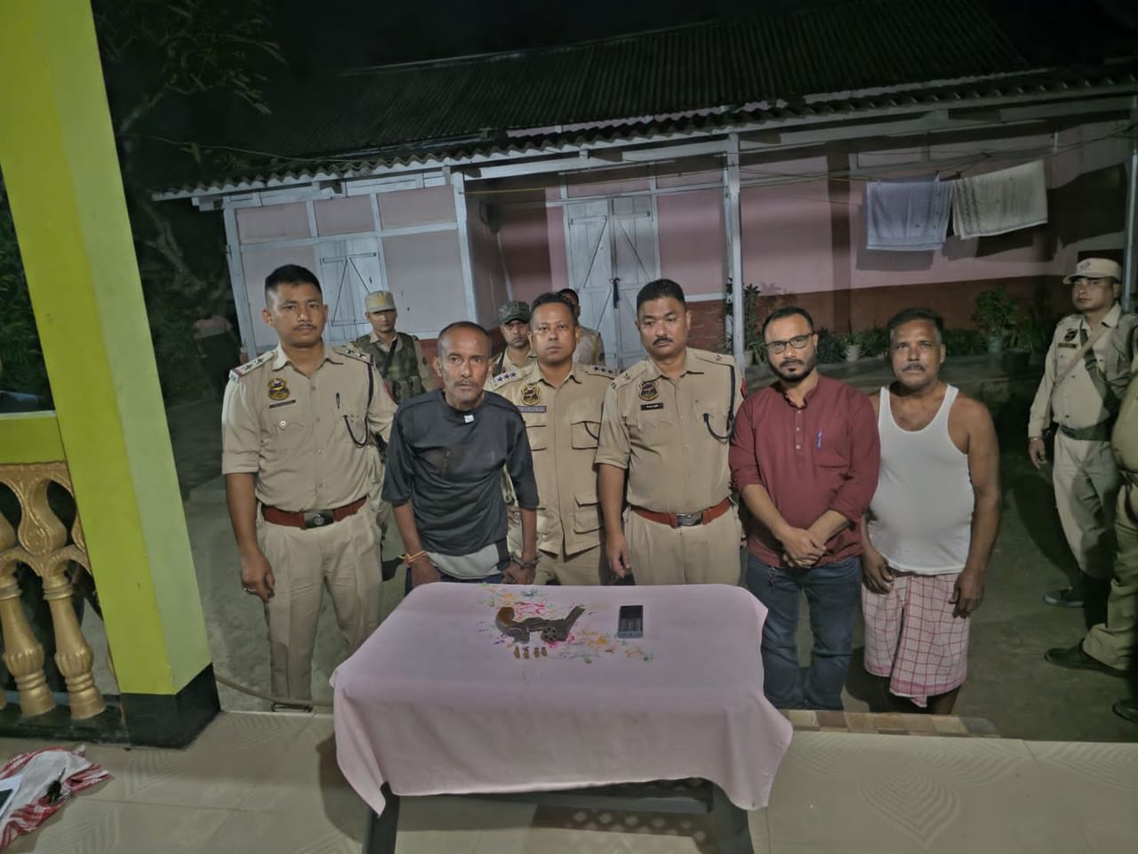 অৱশেষত পলাশবাৰী আৰক্ষীয়ে দুয়োজনকে গ্ৰেপ্তাৰ কৰিছে বুলি তথ্য পোৱা গৈছে।