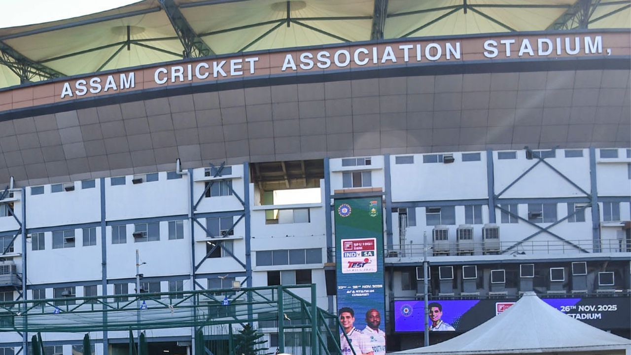 ইতিপূৰ্বে বৰ্ষাপাৰাত আয়োজিত হৈছে সীমিত অভাৰৰ ফৰ্মেটৰ কেইবাখনো আন্তঃৰাষ্ট্ৰীয় মেচ। ২০১৭ চনৰ ১০ অক্টোবৰত প্ৰথমখন আন্তঃৰাষ্ট্ৰীয় মেচ অনুষ্ঠিত হৈছিল। ভাৰত আৰু অষ্ট্ৰেলিয়াৰ মাজত অনুষ্ঠিত হৈছিল এই টি-২০ মেচ। আনহাতে ২০১৮ চনৰ ২১ অক্টোবৰত অনুষ্ঠিত হৈছিল প্ৰথমখন এদিনীয়া আন্তঃৰাষ্ট্ৰীয় মেচ।