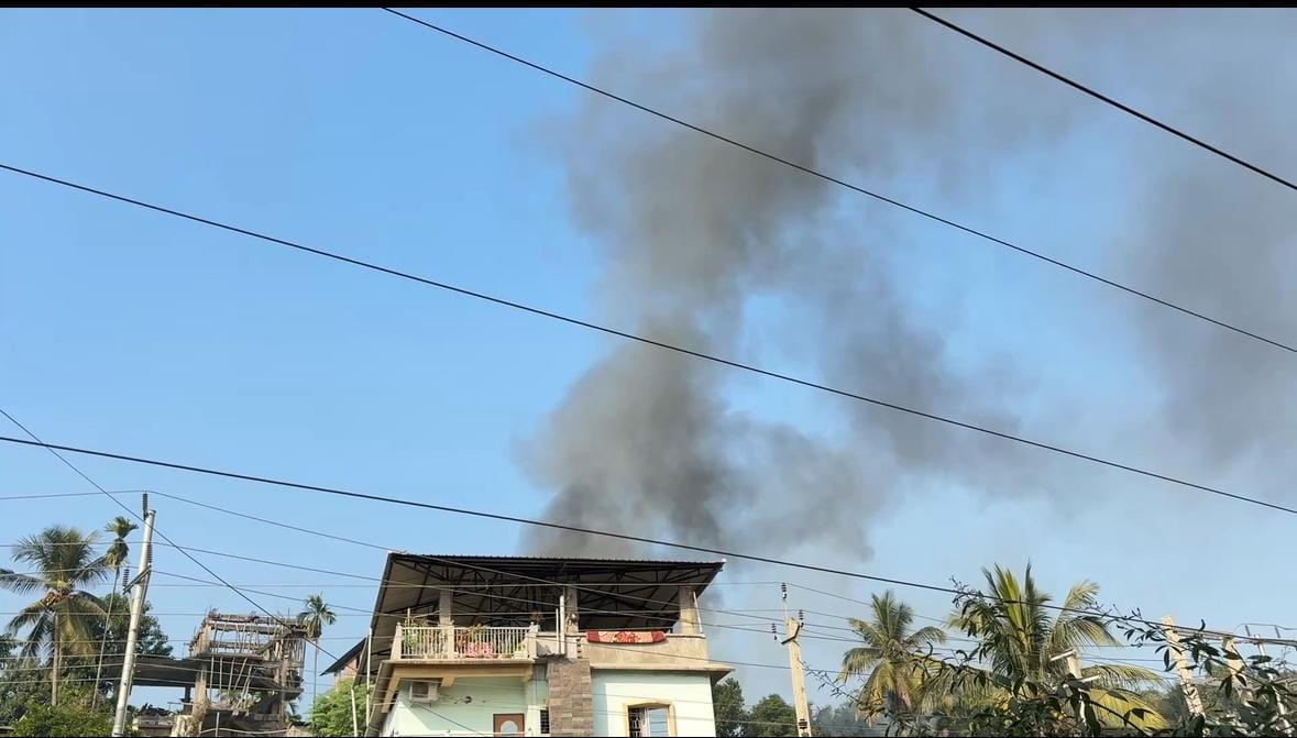 বাসগৃহৰ ভিতৰত অগ্নিদগ্ধ হৈ কৰুণ মৃত্যুক সাৱটি লয় ৯৮বছৰীয়া ধৰ্মেশ্বৰ বনিয়া নামৰ ব্যক্তিজনে। মৃত্যুৰ সময়ত তেওঁৰ বয়স ৯৮ বছৰ আছিল বুলি জানিব পৰা গৈছে।