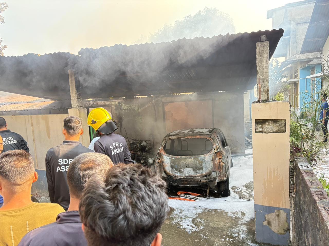 পুত্ৰ-বোৱাৰীৰ অৱহেলা দেখি কন্যাই লৈ আহিছিল নিজ গৃহলৈ। ধেমাজিৰ পৰা আনি গুৱাহাটীতে চিকিৎসাৰ বাবে ৰাখিছিল কন্যাই। কিন্তু নিয়তিৰ পৰিহাস, কন্যাৰ গৃহতে পিতৃ  কৰুণ মৃত্যুক সাবটি লয়। পিছত ঘটনাস্থলীত উপস্থিত হোৱা দিছপুৰস্থ অগ্নিনিৰ্বাপকৰ বাহিনীৰ গাড়ী উপস্থিত হৈ জুই নিৰ্বাপনৰ চেষ্টা কৰে যদিও ইতিমধ্যেই বিধ্বংসী জুইত ভস্মীভূত হয় বাসগৃহটো ৷