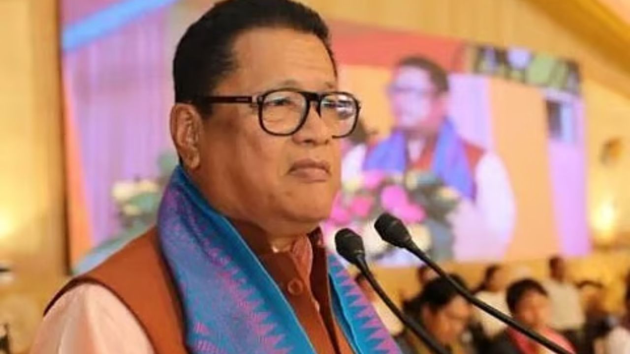 তেওঁ কয়, আমি আন একো বিচাৰি যাব নালাগে। মাত্ৰ তেওঁ সংসদত যি ধৰণৰ প্ৰশ্ন কৰে, সেয়াই চাওক।'