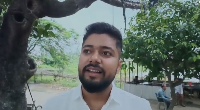 বজালীৰ টিটকাত স্থানীয় যুৱকসকলে এক উৎকৃষ্ট নিদৰ্শন দাঙি ধৰিছে। শিৱ মন্দিৰৰ ওচৰৰ এজোপা গছৰ চাৰিওফালে শুকান খেৰেৰে সাঁজি উলিওৱা হৈছে এডাল বৃহৎ সাপ।