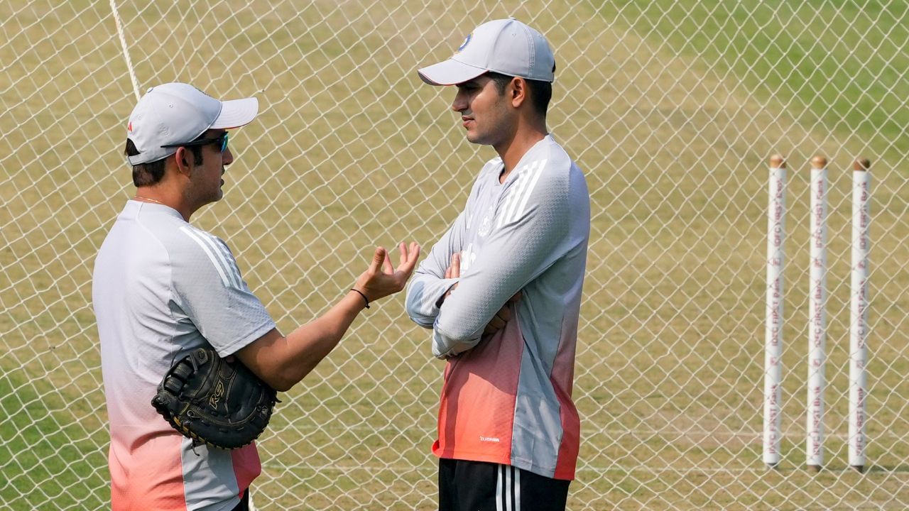 এতিয়া দ্বিতীয়খন টেষ্টত গিলে খেলিব পাৰিবনে, সেই লৈ যথেষ্ট চৰ্চা চলিছে। মেচৰ অন্তত প্ৰশিক্ষক গৌতম গম্ভীৰে এই সন্দৰ্ভত আপডেট দিয়ে। গম্ভীৰে জানিবলৈ দিয়া মতে গিলৰ স্বাস্থ্যৰ অৱস্থা নিৰীক্ষণ কৰি থকা হৈছে। দলৰ ফিজিঅ’ই অতি সোনকালে গিলক লৈ সিদ্ধান্ত ল’ব বুলি তেওঁ লগতে কয়।