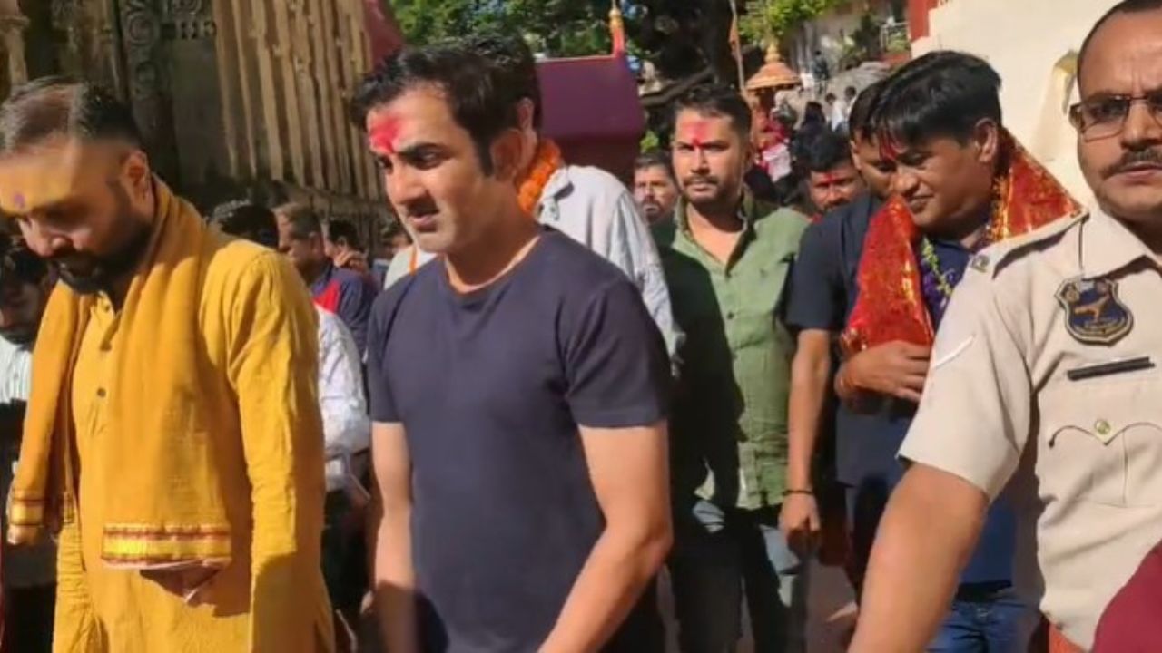 দক্ষিণ আফ্ৰিকাৰ বিৰুদ্ধে টেষ্ট শৃংখলাৰ পূৰ্বে বৃহস্পতিবাৰে পুৱা কামাখ্যা মন্দিৰ দৰ্শন কৰে গৌতম গম্ভীৰে।  মাৰ চৰণত বিশেষ পূজা-অৰ্চনা আগবঢ়াই মুখ্য প্ৰশিক্ষকগৰাকীয়ে। উল্লেখ্য যে, প্রথমবাৰলৈ গুৱাহাটীত অনুষ্ঠিত হ’ব টেষ্ট মেচ।