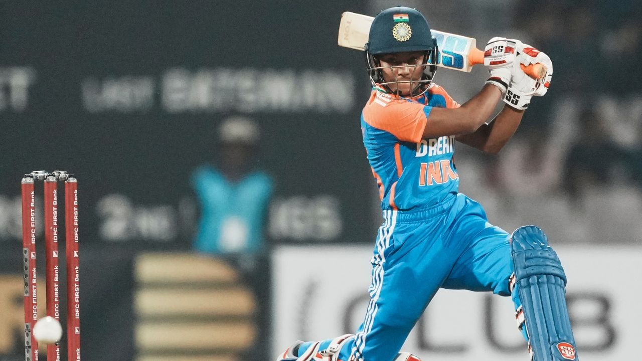 গোলাঘাট জিলাৰ বোকাখাতৰ কান্দুলিমাৰী গাঁৱৰ এটি সৰু গলিৰ পৰা সফলতাৰ খোজ লৈ বিশ্বজয়ৰ মঞ্চত এতিয়া গৌৰৱেৰে থিয় দিছে উমাই। এই গৌৰৱময় ক্ষণত স্বাভাৱিকতেই উমাৰ লগতে বিশ্বজয়ৰ অনন্য সুখানুভূতিয়ে আন্দোলিত কৰি তুলিছে প্ৰতিজন অসমীয়াৰ মন।