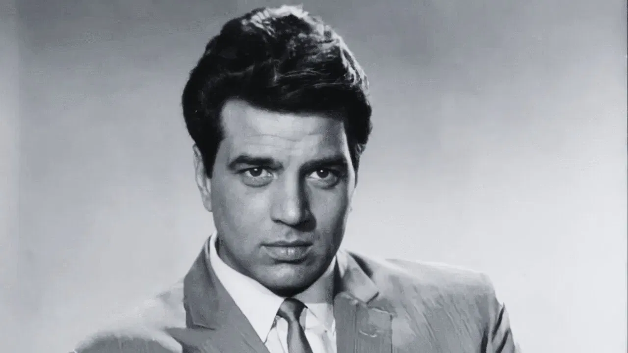 কিন্তু সময়ৰ লগে লগে বলীউডত বহু সমীকৰণ সলনি হৈছে। কিছু সময়ৰ পাছত ধৰ্মেন্দ্ৰেও কামৰ সংখ্যা কমাই দিলে। তেওঁ খুব বাছনি কৰি কাম কৰিবলৈ আৰম্ভ কৰিলে। বৰ্তমান তেওঁৰ পাৰিশ্ৰমিক ৫ কোটিলৈ বৃদ্ধি পাইছে।