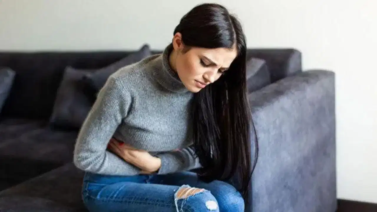 জৰায়ু আঁতৰোৱাৰ আগত আৰু পিছত শৰীৰত কি হয়? ইয়াৰ প্ৰভাৱৰ বিষয়ে জানক...