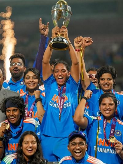 বিশ্বকাপ জয়ৰ পিছতে হৰমনপ্ৰীতে কৰিলে ধোনীৰ দৰে কাম, অনুৰাগীৰ লগতে ICCও হ’ল স্মৃতিকাতৰ