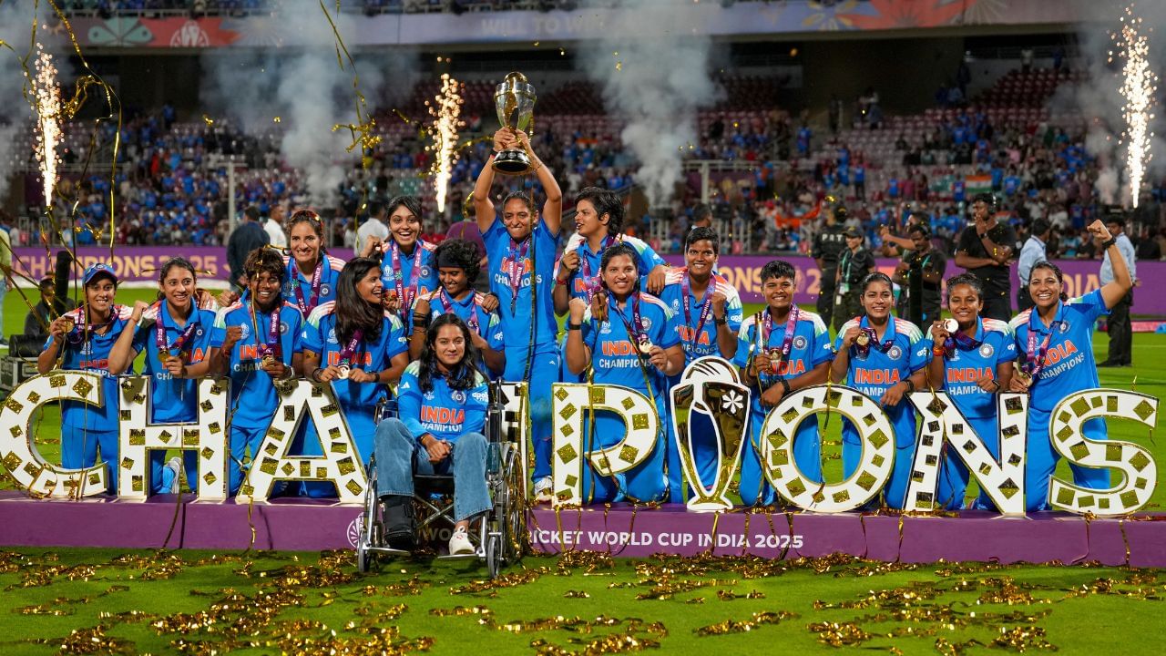 অৱশ্যে বঁটা প্ৰদান অনুষ্ঠানত তেওঁক বিজয়ী পদক প্ৰদান কৰা হোৱা নাছিল। প্ৰতীকা ৰাৱাল বিশ্বকাপত ভাৰতৰ মূল দলৰ অংশ আছিল। কিন্তু ছেমি ফাইনেলৰ পূৰ্বে আঘাতৰ বাবে তেওঁ প্ৰতিযোগিতাৰ পৰা বাহিৰ হয় আৰু তেওঁৰ স্থানত শ্বেফালী বাৰ্মাক দলত অন্তৰ্ভুক্ত কৰা হয়। আই চি চিৰ নিয়ম অনুসৰি বিজয়ী দলৰ ১৫ গৰাকী খেলুৱৈকহে পদক প্ৰদান কৰা হয়। এনে কাৰণতে প্ৰতীকা পদকৰ পৰা বঞ্চিত হয়।