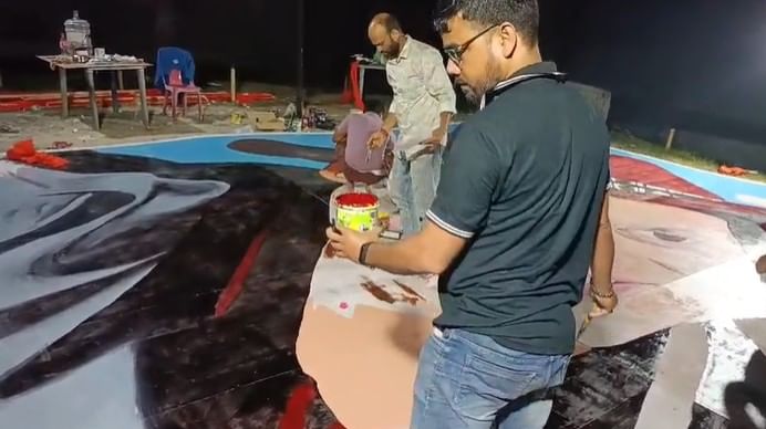 প্ৰাণৰ শিল্পী জুবিন গাৰ্গৰ চিত্ৰ অংকন কৰি সংবাদ মাধ্যমৰ সন্মুখত কান্দি উঠিল চিত্ৰ শিল্পীসকল। 'জোনাক গলা জ্বাৰৰ  নিশা' গীতটো বজাই  চিত্ৰ অংকন কৰিছিল প্ৰাণৰ শিল্পী জুবিন গাৰ্গৰ।