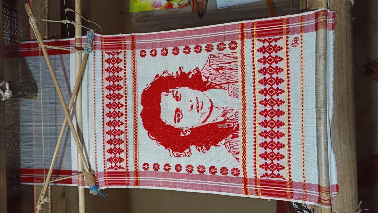 শিল্পীগৰাকীয়ে লগতে এইগৰাকী প্ৰতিভাৱান শিল্পীয়ে অসম সংগীত, সুধাকণ্ঠ ডঃ ভূপেন হাজৰিকা, মামনি ৰয়চম গোস্বামীকে আদি কৰি বহুকেইগৰাকী স্বনামধন্য ব্যক্তিৰ ছবি বয় উলিয়াইছে।