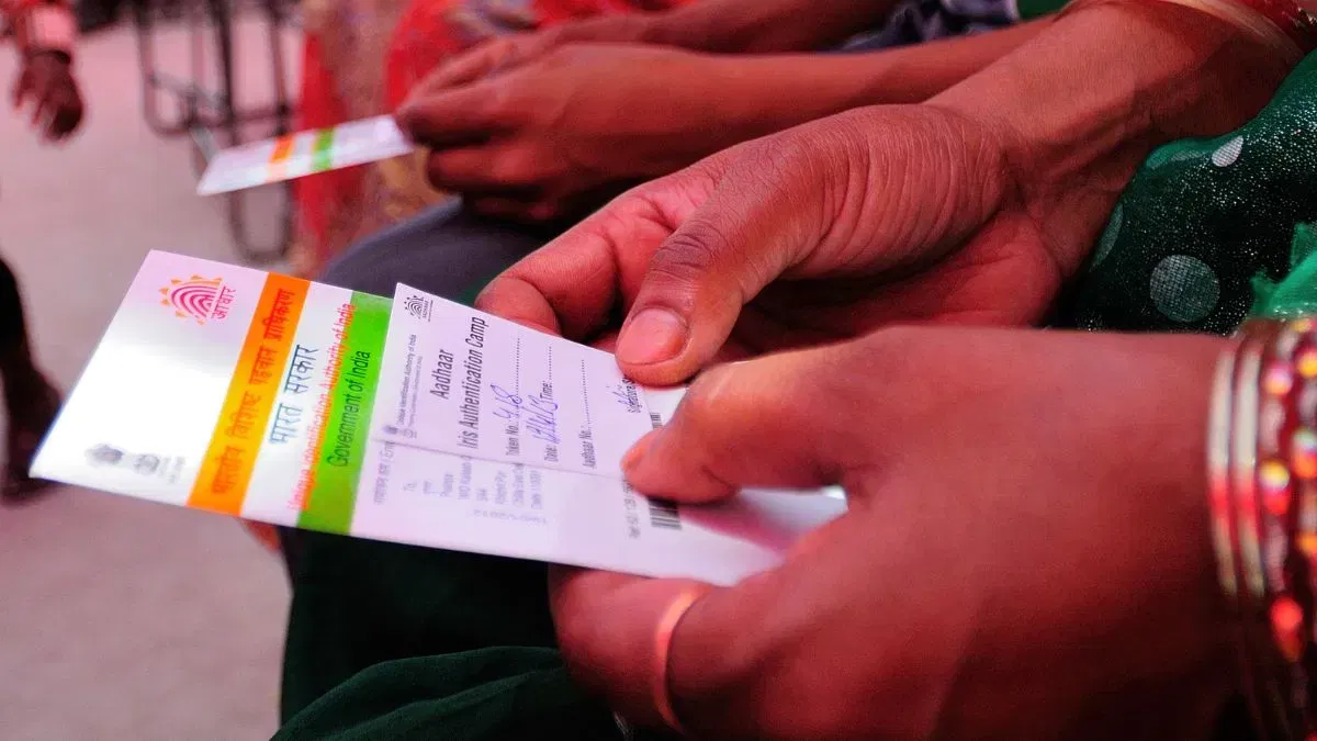 আপোনাৰ ঋণ পৰীক্ষা কৰাৰ আটাইতকৈ নিৰ্ভৰযোগ্য উপায় হ’ল আপোনাৰ ক্ৰেডিট ৰিপ’ৰ্ট (চিবিআইএল ৰিপ’ৰ্ট)ৰ জৰিয়তে। এইটো আপোনাৰ "বিত্তীয় ৰাশি"। ইয়াত আপোনাৰ নামত ৰখা সৰু-বৰ সকলো ঋণ আৰু ক্ৰেডিট কাৰ্ডৰ সম্পূৰ্ণ তালিকা থাকে। ইয়াক পৰীক্ষা কৰাটো অতি গুৰুত্বপূৰ্ণ।