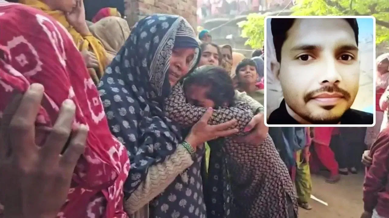 দিল্লীৰ গাড়ী বিস্ফোৰণত নিহত হোৱা এজন আমৰোহা জিলাৰ হাছানপুৰ মংগ্রোলাৰ নিবাসী অশোক কুমাৰ বুলি জানিব পৰা গৈছে। অশোকে দিল্লী পৰিবহণ নিগমৰ ঠিকাদাৰ কণ্ডাক্টৰ হিচাপে কৰ্মৰত আছিল। প্ৰায় ন বছৰ আগতে তেওঁ এই চাকৰিটো পাইছিল। বিগত তিনি বছৰ ধৰি তেওঁ পত্নী আৰু তিনিটা সন্তানৰ সৈতে দিল্লীৰ জগতপুৰ অঞ্চলৰ এটা ভাড়াঘৰত বাস কৰিছিল। সেইদিনা সন্ধিয়া তেওঁ কৰ্মস্থলীৰ পৰা উভতি আহি থকা অৱস্থাত দুৰ্ঘটনাত পতিত হয়।