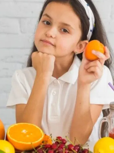 ৰাতি ফল খোৱাটো উচিত নে? জানক চিকিৎসকৰ পৰা…