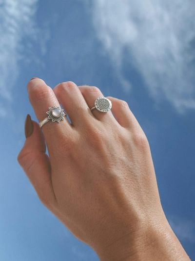 সোণতকৈও মূল্যৱান! ৰূপ পিন্ধাৰ ১০টা আচৰিত লাভ জানক…