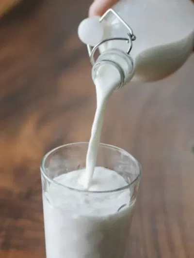 শীতকালত ৰাতি গাখীৰৰ লগত খাওক এই বস্তু, আছে বহু উপকাৰ…