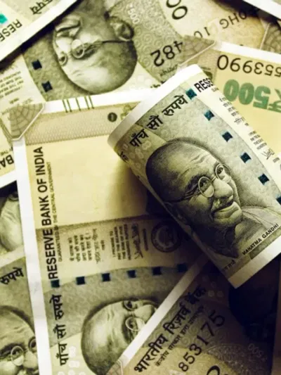 কেতিয়া হাতলৈ আহিব ধন? তাৰ পূৰ্বে দেখা পাব এই লক্ষণ…