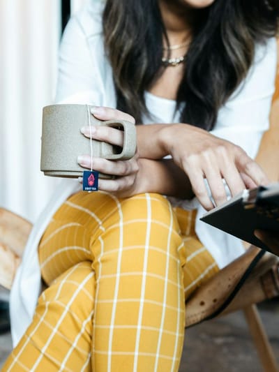 ভৰি ওপৰা-উপৰিকৈ দি বহিলে হ’ব পাৰে এনে ৬টা চিন্তনীয় সমস্যা, এতিয়াই জানি লওক