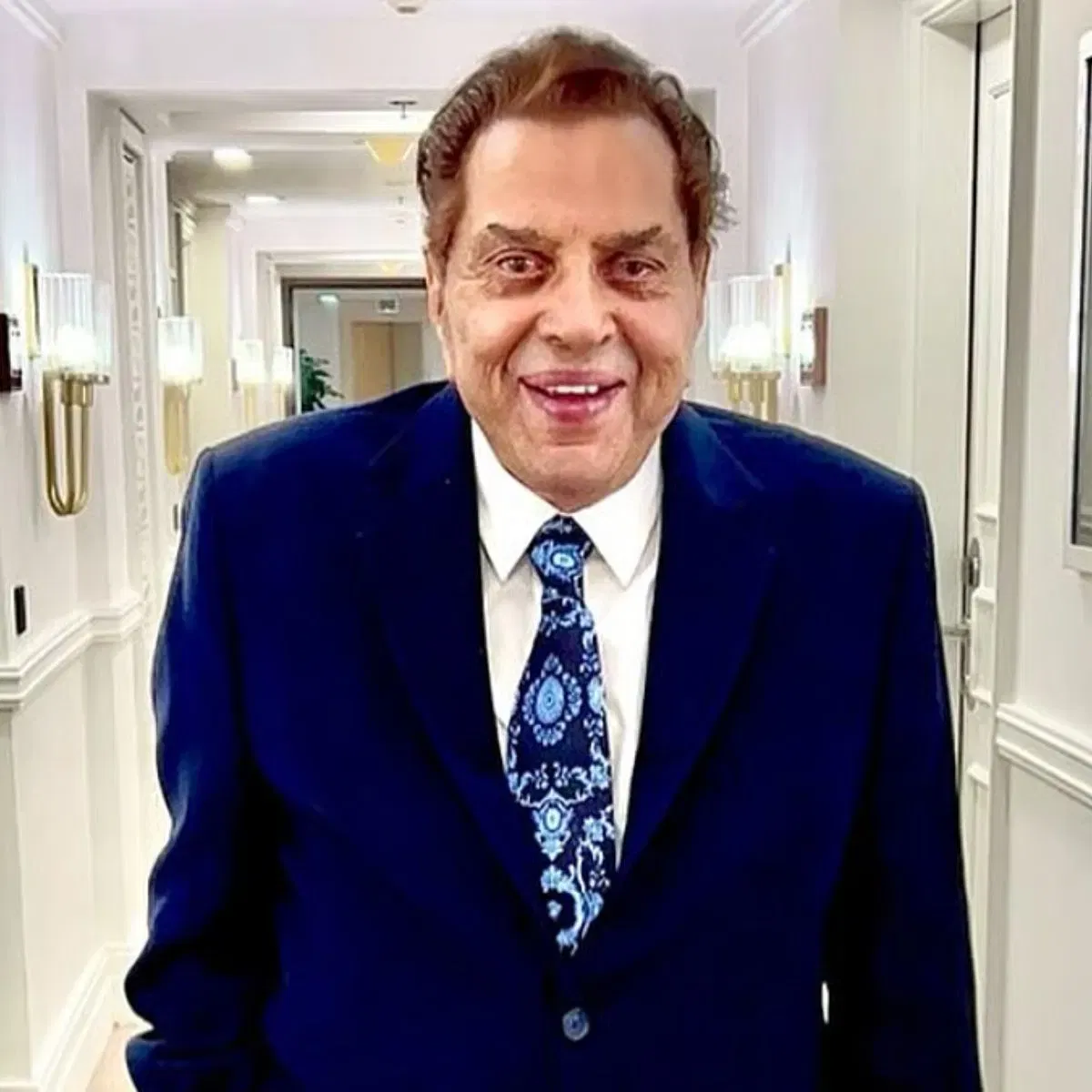 যোৱা ২৪ নৱেম্বৰত ধৰ্মেন্দ্ৰৰ মৃত্যু হয়। অভিনেতাগৰাকীয়ে সমগ্ৰ অভিনয় জীৱনত বহু উল্লেখযোগ্য ছবি প্ৰদৰ্শন কৰিছিল। অ'টিটি প্লেটফৰ্মত অনুৰাগীয়ে ঘৰতে উপভোগ কৰিব পৰা ধৰ্মেন্দ্ৰৰ ছবিসমূহ জানো আহক।