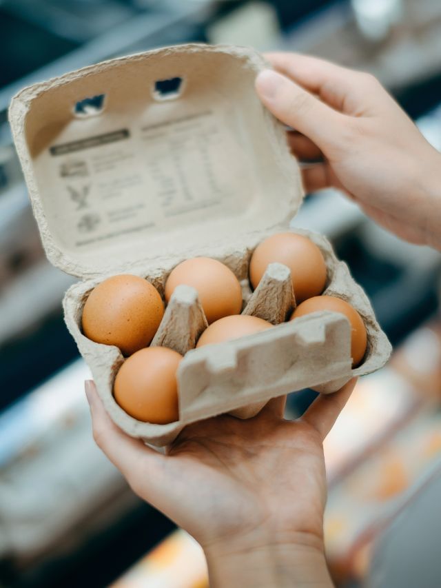 দৈনিক কণী খালে কলেষ্টেৰল বৃদ্ধি পাই নেকি ? এজন  সুস্থ ব্যক্তিয়ে এদিনত কেইটা কণী খাব লাগে ?