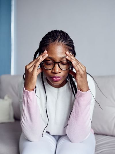 মাইগ্ৰেইন হ’লে কি হয়? ইয়াৰ লক্ষণবোৰ জানক