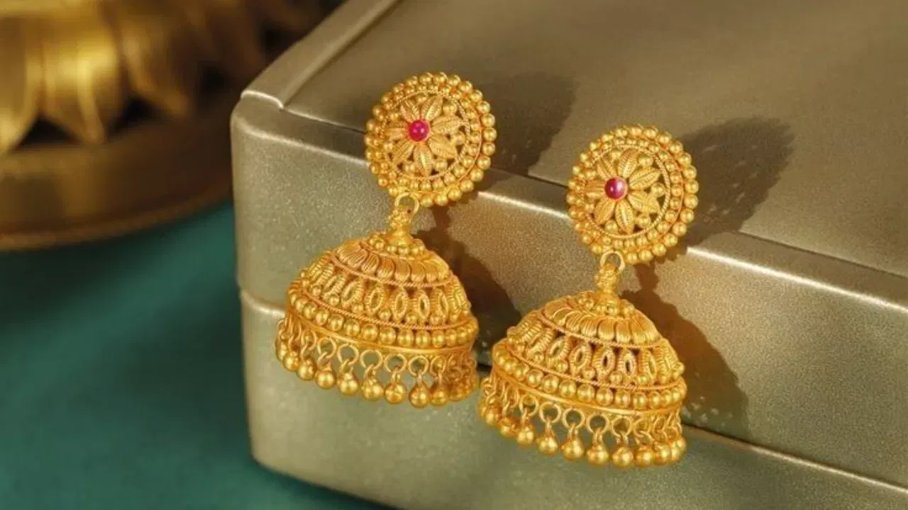 দিল্লীত আজি ২৪ কেৰেটৰ ১০ গ্ৰাম সোণৰ দাম ১,২৫,০১০ টকা। একেদৰে ২২ কেৰেট ১০ গ্ৰাম সোণৰ দাম ১,১৪,৬০০ । আজি প্ৰতি কিলোগ্ৰাম ৰূপ ১,৬২,০০০ টকাত বিক্ৰী হৈছে।